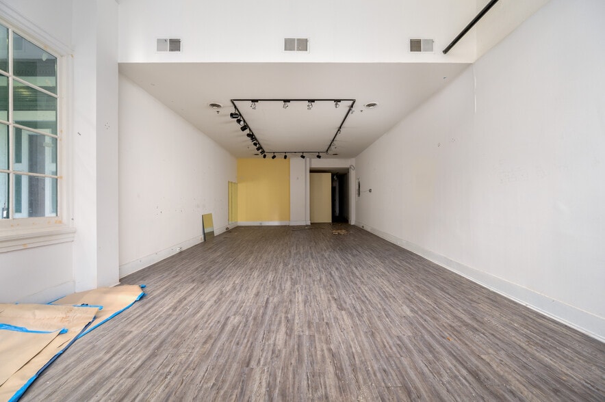 More Photos Of 330 N Charles St, Baltimore Apartments For Lease