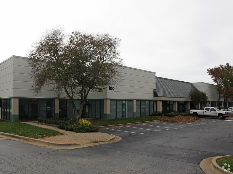 More Photos Of 1800 Sandy Plains Pky, Marietta Unknown For Lease