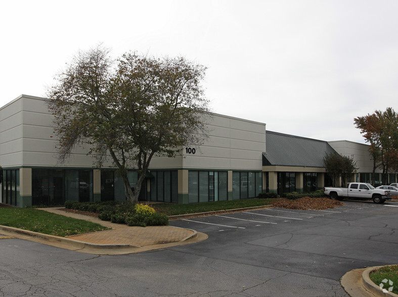More Photos Of 1800 Sandy Plains Pky, Marietta Warehouse For Lease