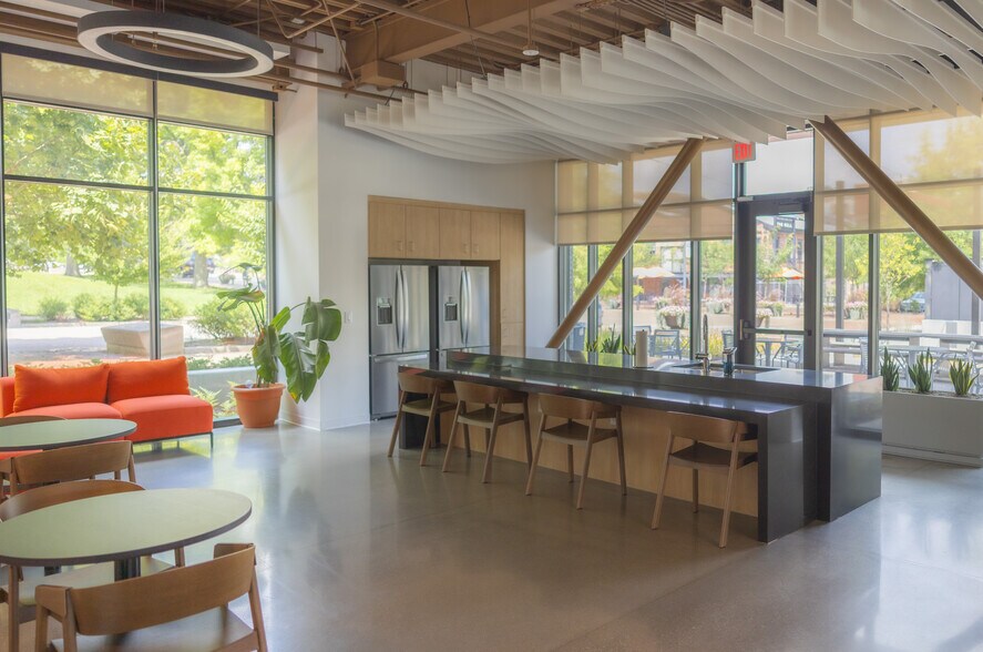 More Photos Of 617 Madison St, Bloomington Loft Creative Space For Lease