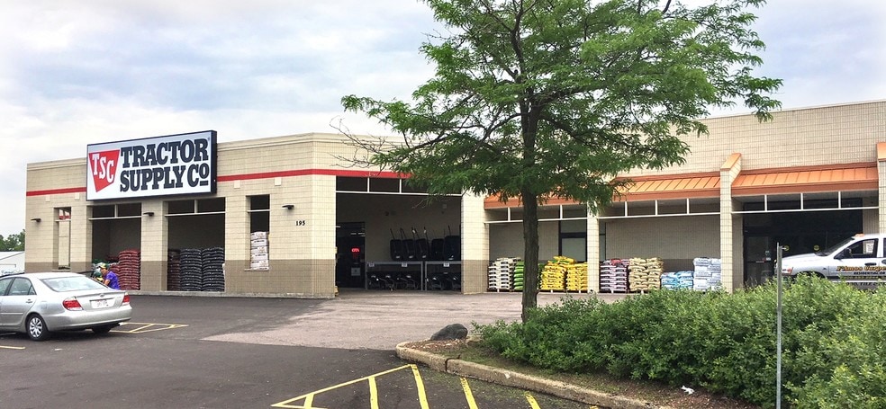 Primary Photo Of 100-195 Richland Sq, Richland Center General Retail For Lease