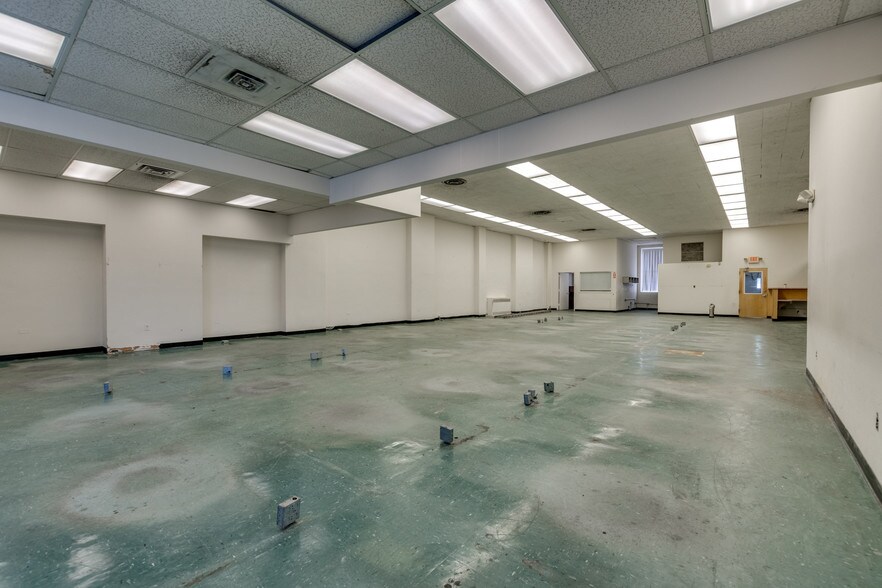 More Photos Of 166-170 Jericho Tpke, Floral Park Loft Creative Space For Lease