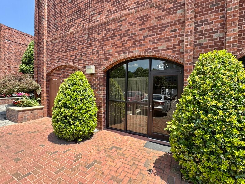 More Photos Of 13200 Marina Way, Woodbridge Office For Lease
