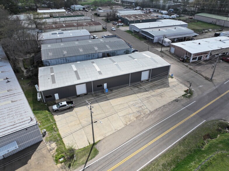 More Photos Of 650 Ridgewood Rd, Ridgeland Warehouse For Lease