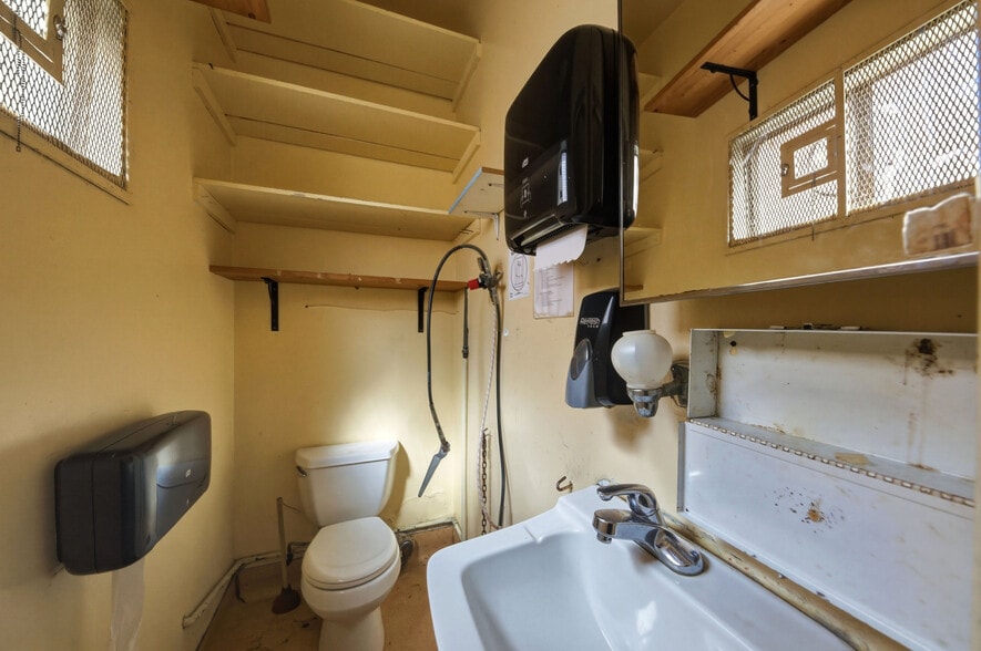 More Photos Of 951 C St, Hayward Fast Food For Sale