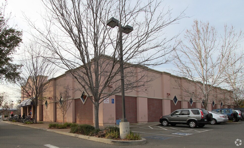 More Photos Of 655 Russell Blvd, Davis Supermarket For Lease