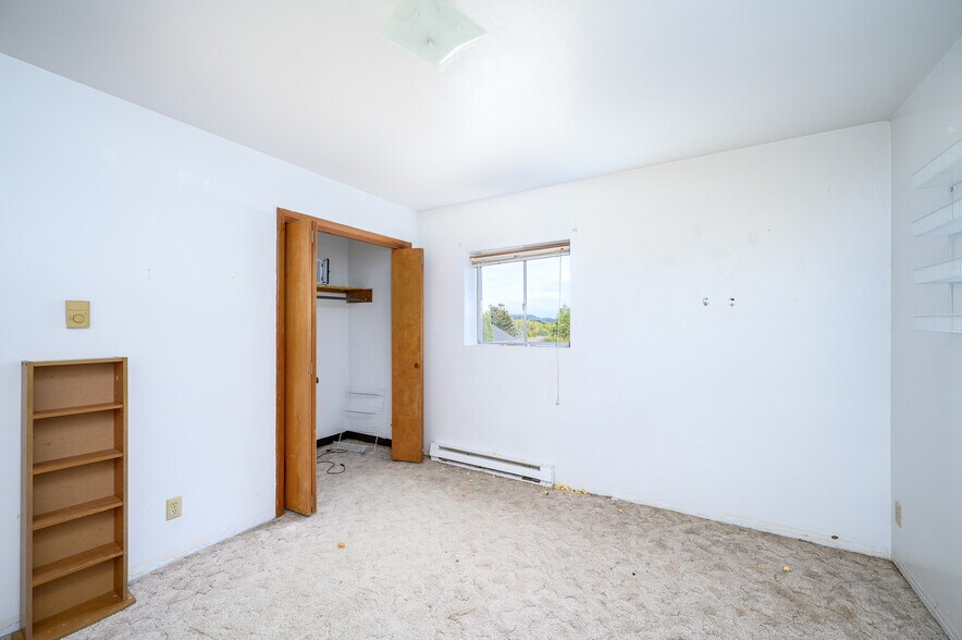 More Photos Of 229 E Monroe St, Carlton Apartments For Sale