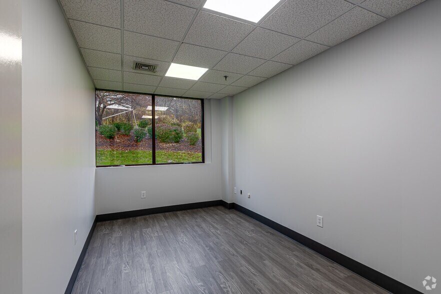 More Photos Of 299 Industrial Ln, Torrington Distribution For Lease