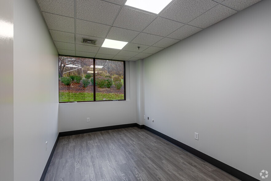 More Photos Of 299 Industrial Ln, Torrington Distribution For Lease