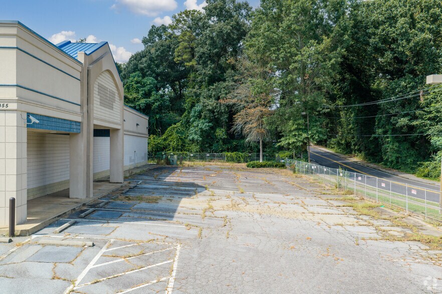More Photos Of 3059 Washington Rd, East Point Freestanding For Sale