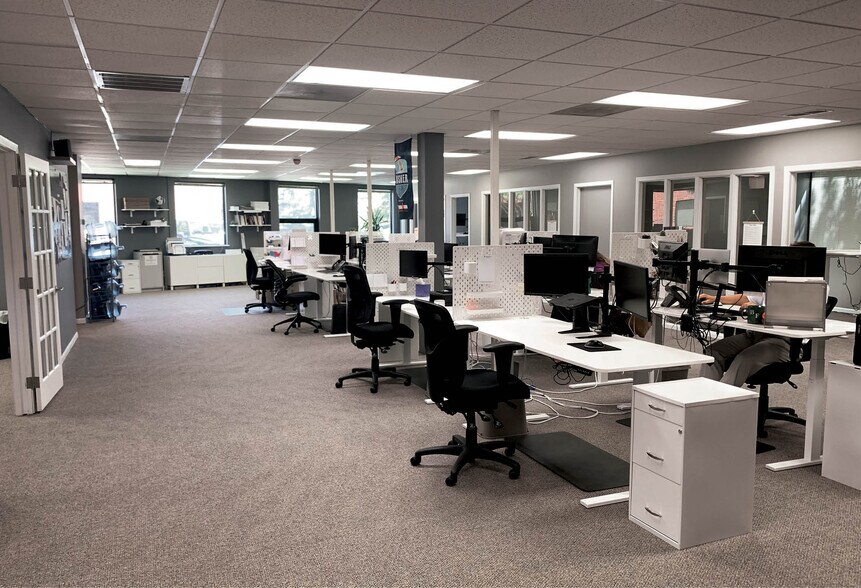 More Photos Of 11235 Davenport St, Omaha Office For Lease