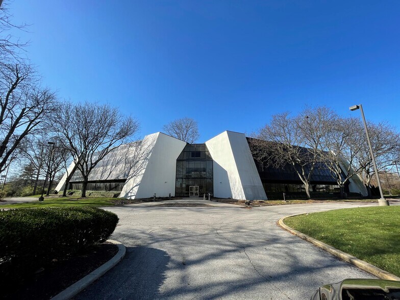 Primary Photo Of 2323 Lake Club Dr, Columbus Office For Lease
