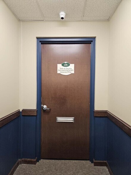 More Photos Of 100-140 Riverview Ctr, Middletown Office For Lease