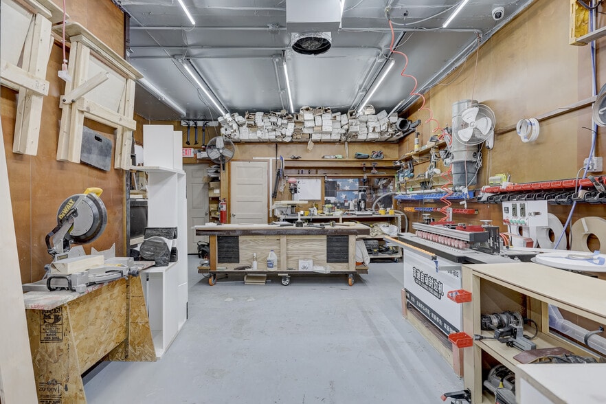 More Photos Of 24354 John R Rd, Hazel Park Flex For Sale