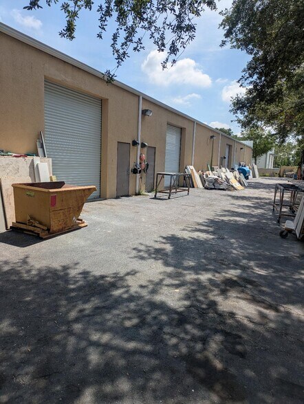 More Photos Of 6540 Corporate Park Cir, Fort Myers Light Distribution For Sale