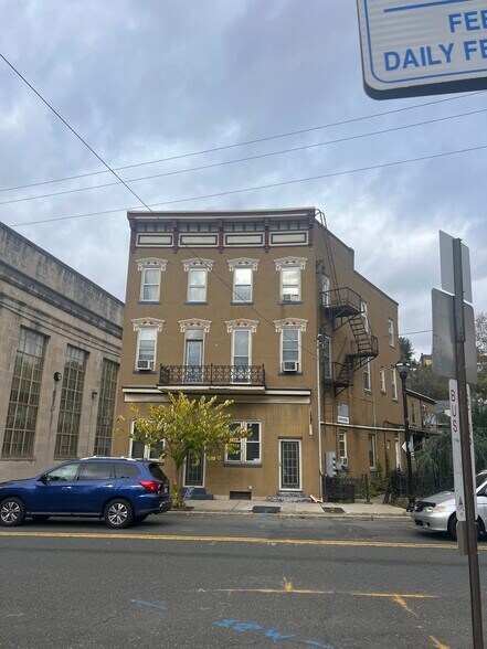 Primary Photo Of 121 S Main St, Phillipsburg Office Residential For Lease