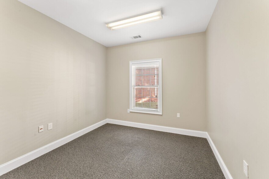 More Photos Of 2440 Sandy Plains Rd, Marietta Office For Lease