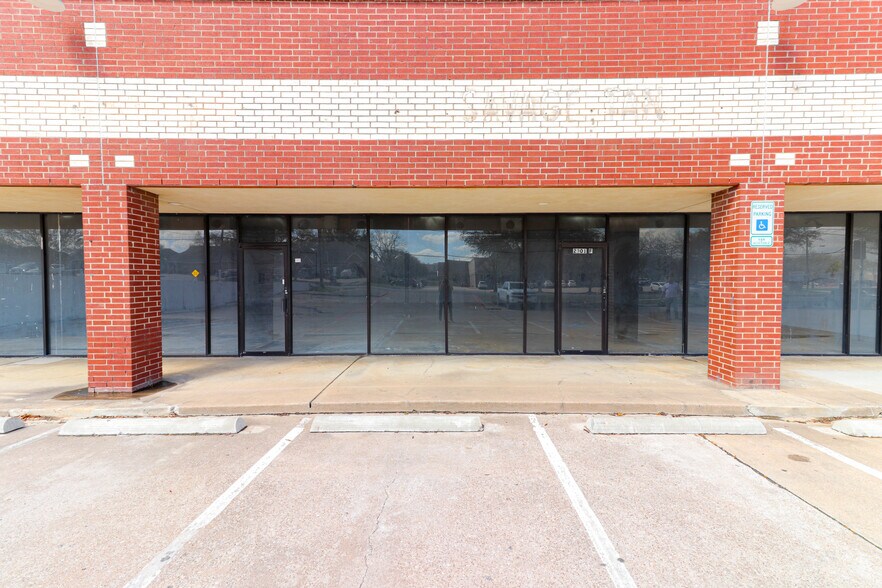 More Photos Of 2301 Central Dr, Bedford Unknown For Lease