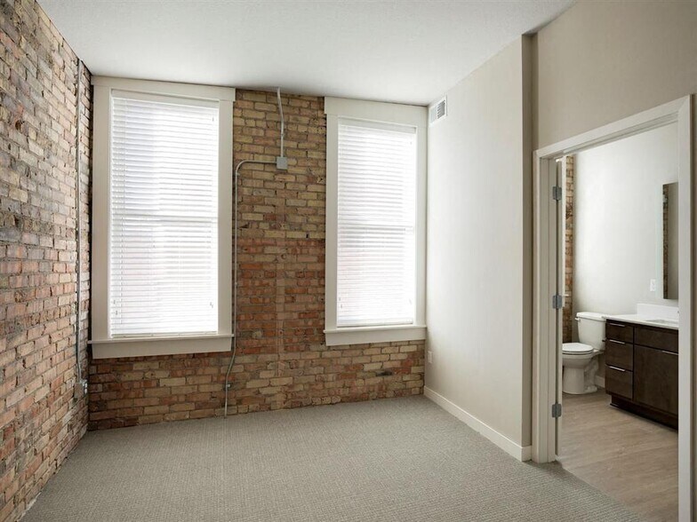 More Photos Of 10 2nd St SE, Minneapolis Apartments For Lease