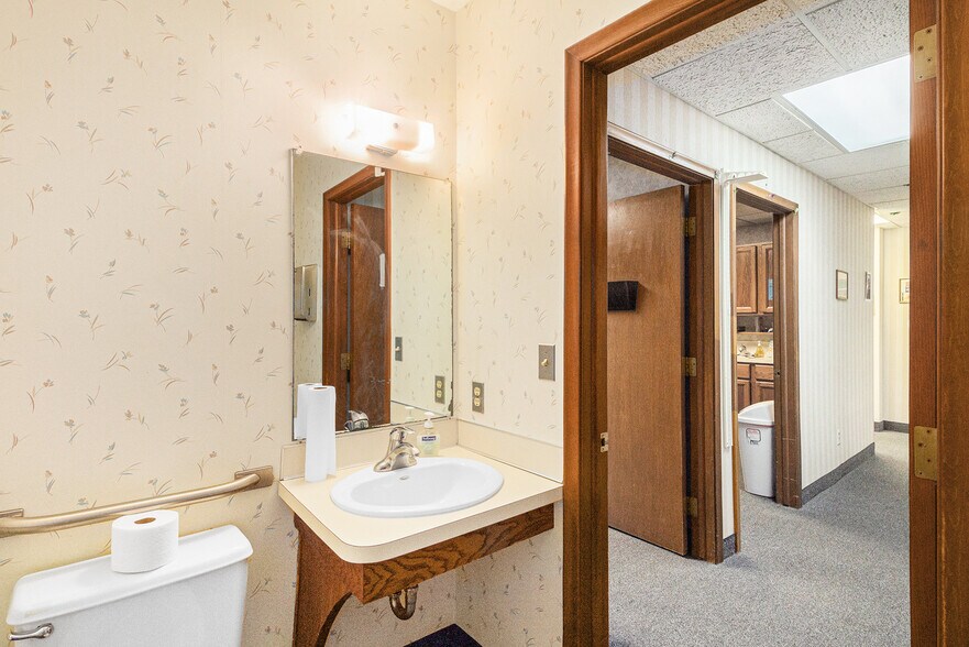 More Photos Of 1121-1127 Villa Linde Ct, Flint Medical For Sale