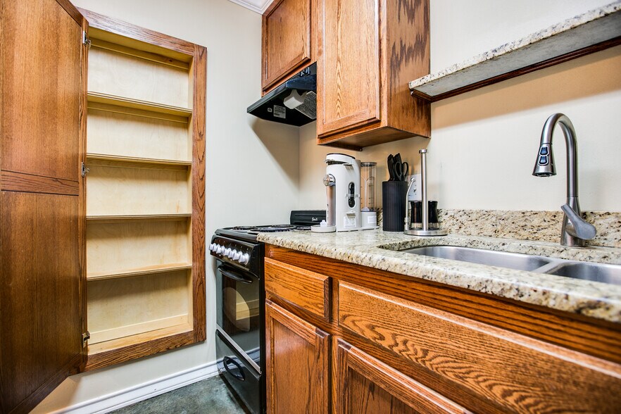 More Photos Of 350 W Avenue L, San Angelo Apartments For Sale