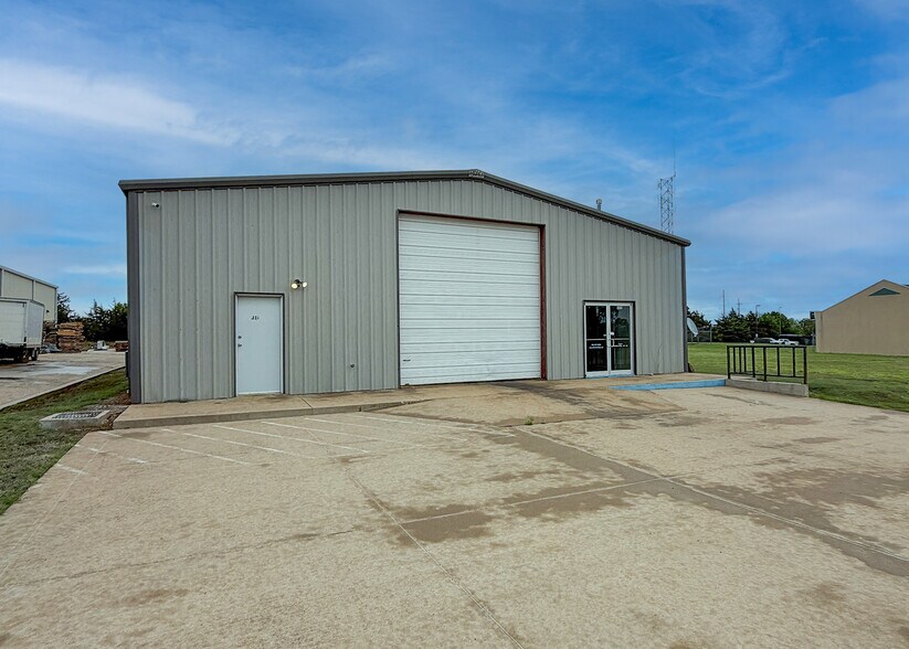 Primary Photo Of 322 E Thomas Ave, Stillwater Warehouse For Lease