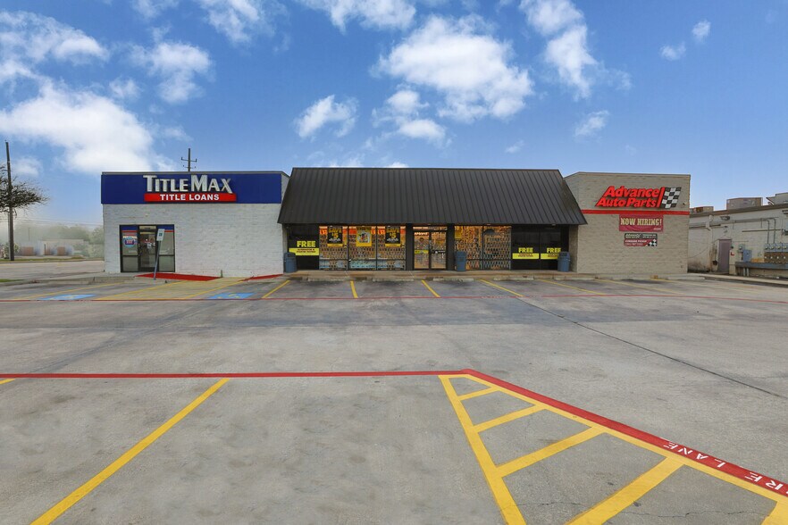 More Photos Of 12296 Veterans Memorial Dr, Houston Freestanding For Sale