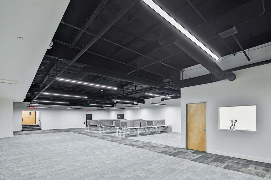 More Photos Of 2250 Maple Ave, Los Angeles Warehouse For Sale