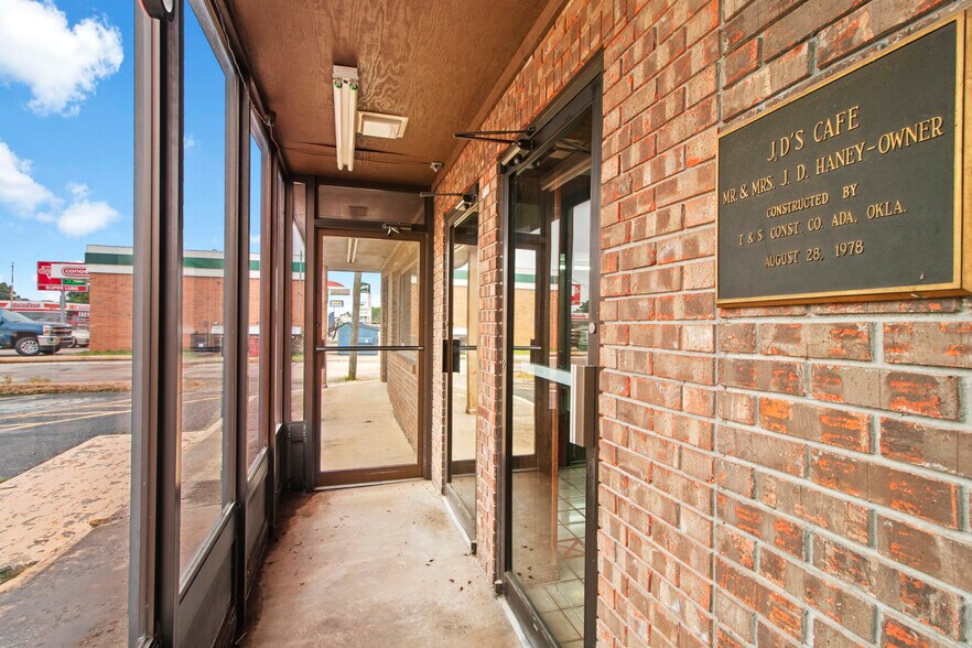 More Photos Of 911 N Broadway Ave, Ada Restaurant For Sale