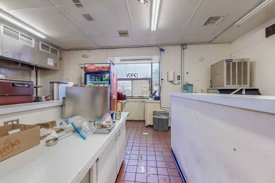 More Photos Of 2130-2301 Chelwood Park Blvd NE, Albuquerque Fast Food For Lease