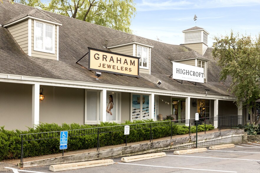 More Photos Of 744-810 Lake St E, Wayzata Unknown For Lease