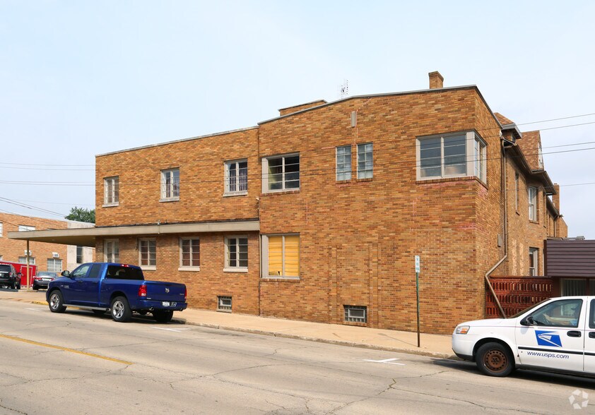 More Photos Of 222 W Exchange St, Freeport Office For Sale