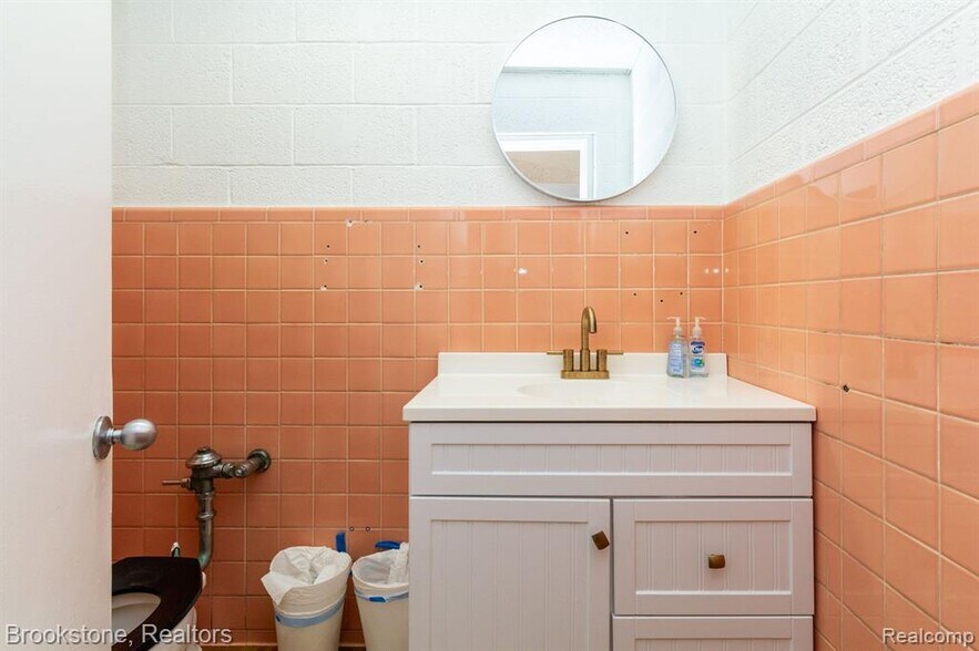 More Photos Of 22021 Memphis Ave, Warren Lodge Meeting Hall For Sale