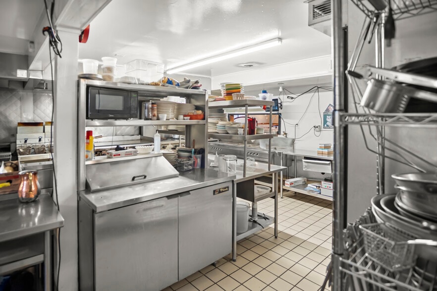 More Photos Of 5600 Lapeer Rd, Kimball Restaurant For Sale