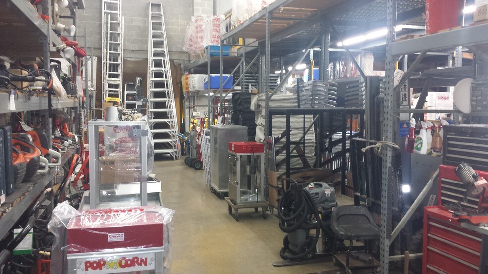 More Photos Of 1766 Waukegan Rd, Glenview Unknown For Lease