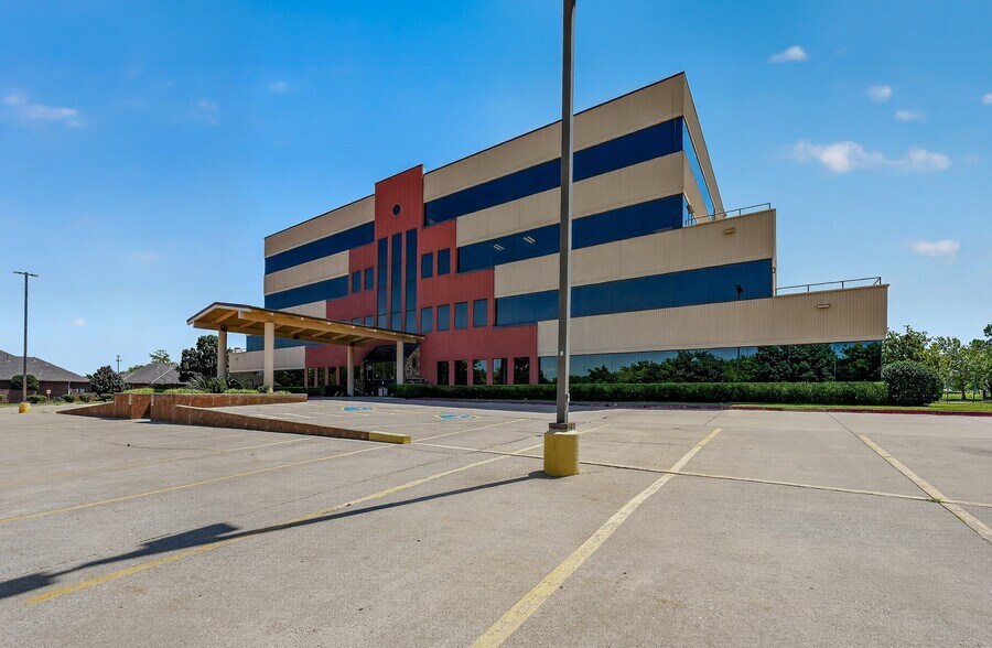 More Photos Of 13321 N Meridian Ave, Oklahoma City Medical For Lease