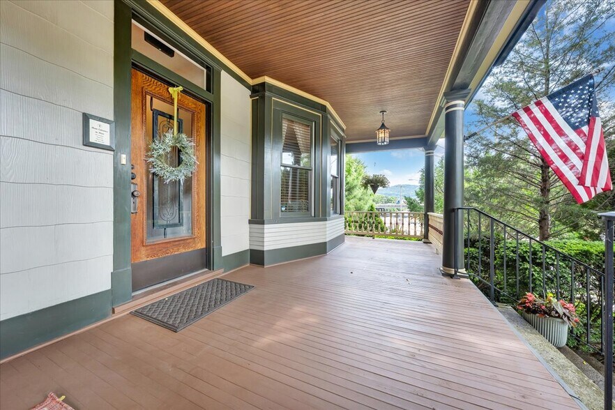 More Photos Of 1526 Franklin Rd SW, Roanoke Hospitality For Sale