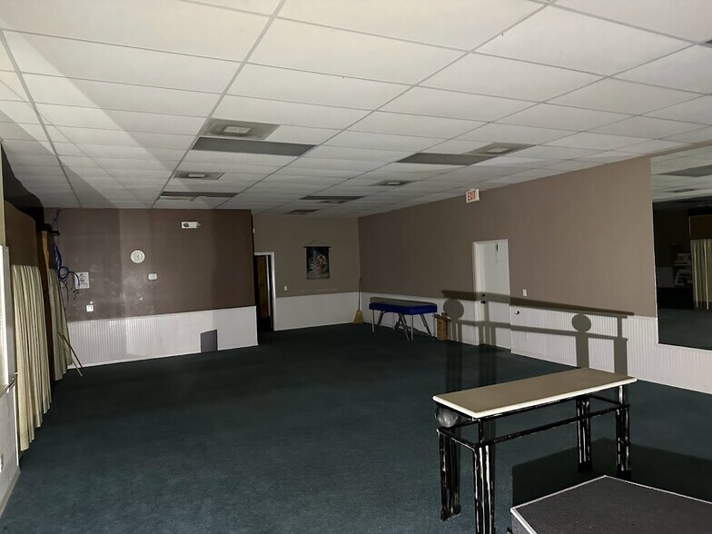 More Photos Of 821 NE 36th Terrace, Ocala Department Store For Lease