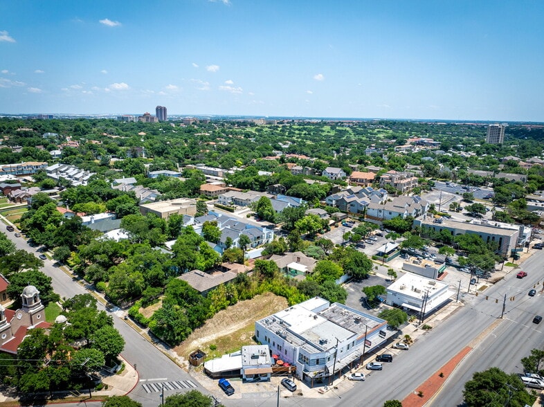 More Photos Of 5050 Broadway, Alamo Heights Restaurant For Sale
