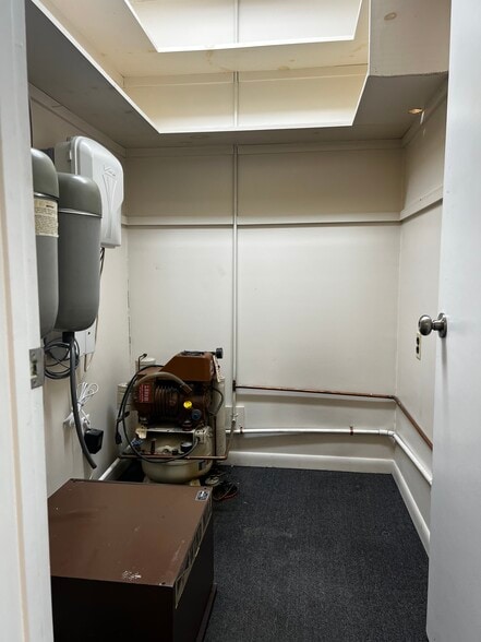 More Photos Of 420 S Crain Hwy, Glen Burnie Medical For Lease