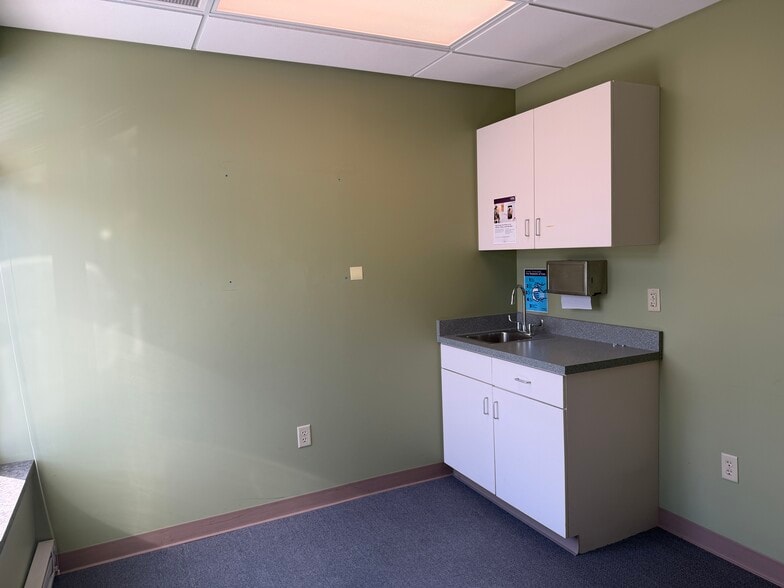 More Photos Of 142 Clearview Cir, Butler Medical For Lease