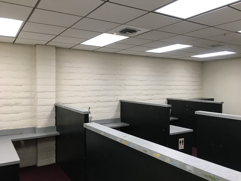 More Photos Of 801 S Rancho Dr, Las Vegas Office For Lease