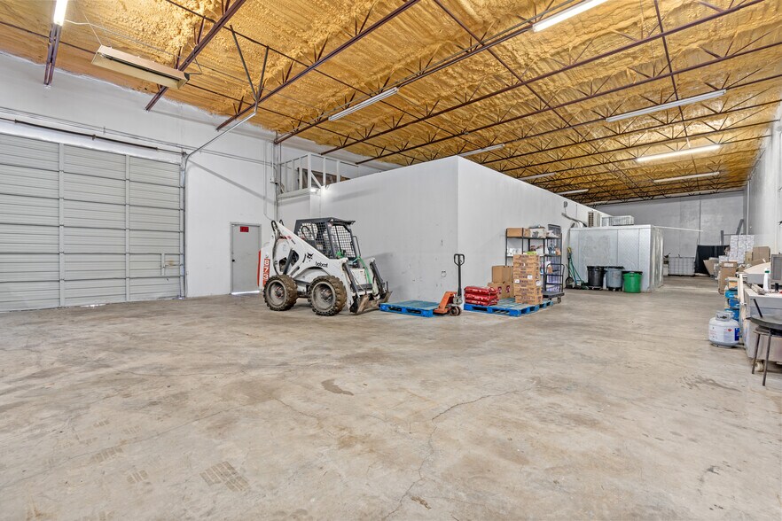 More Photos Of 414 Culebra Rd, San Antonio Light Manufacturing For Lease