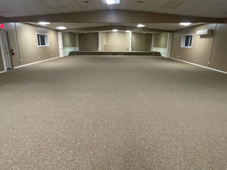 More Photos Of 505 Elm St, Portland Showroom For Lease