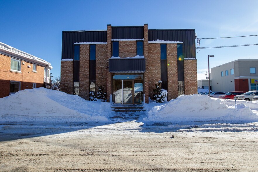 Primary Photo Of 425 123E Rue, Shawinigan Daycare Center For Sale