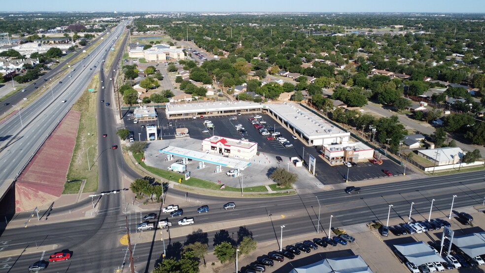 Primary Photo Of 7006 University Ave, Lubbock Unknown For Lease