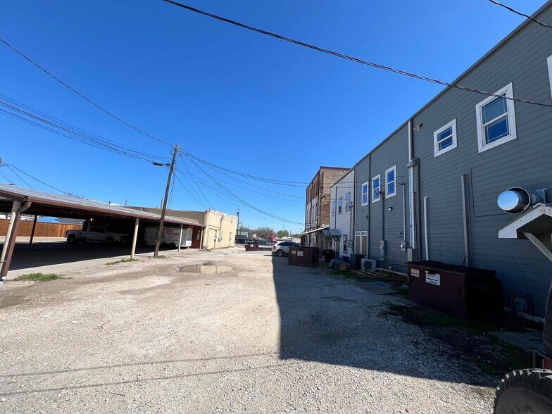 More Photos Of 119 E 5th St, Bonham Restaurant For Sale