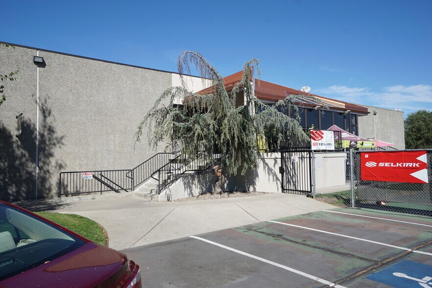 More Photos Of 2501 Racquet Ln, Yakima Health Club For Lease