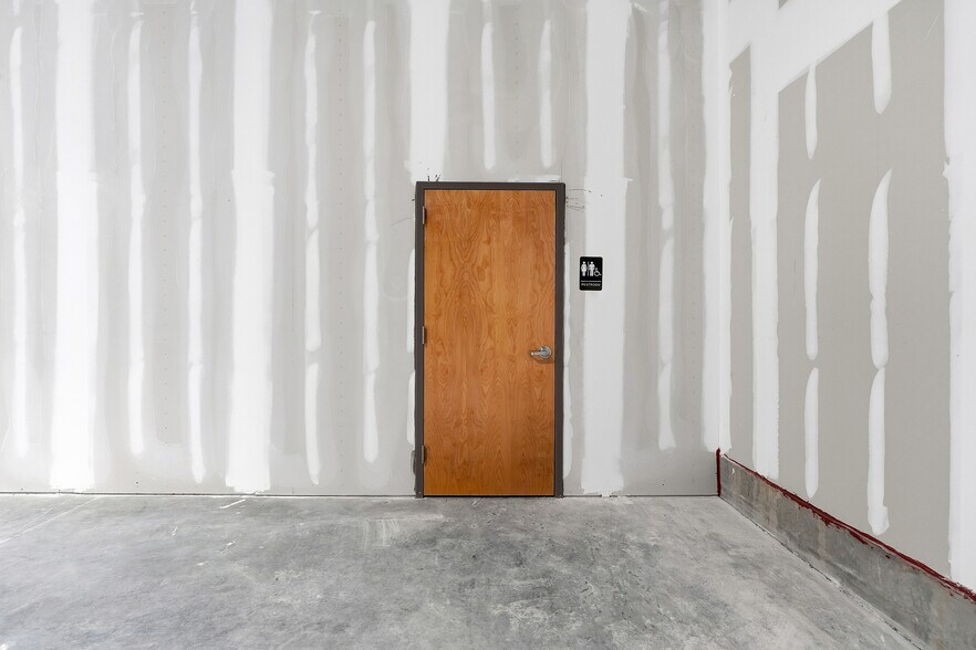 More Photos Of 1901 Peachtree Industrial Blvd, Buford Warehouse For Lease