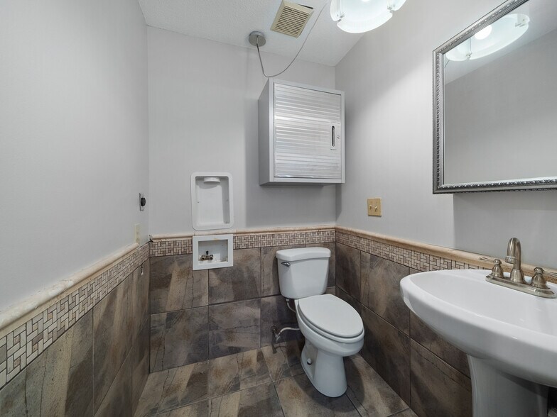 More Photos Of 5933 Stoney Creek Dr, Fort Wayne Office Residential For Sale